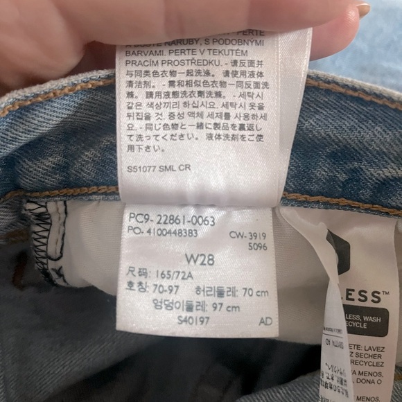 Levi's Button Fly Wedgie Straight Leg Jeans Distressed with Raw Hem 28 - Picture 8 of 10